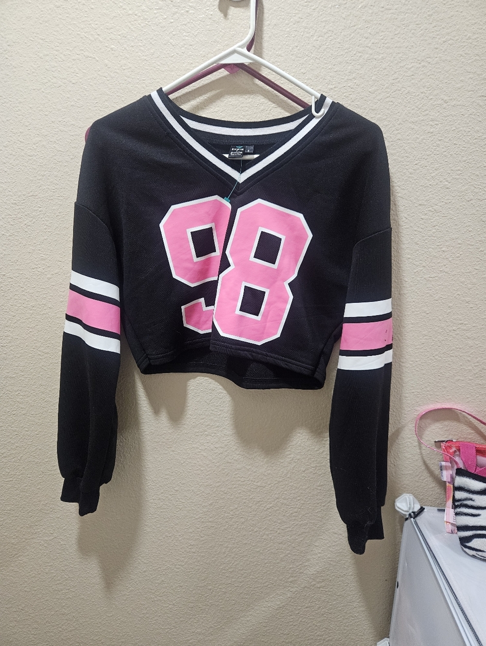 Cropped Black V-Neck Sweater Top with Pink Number Detail
